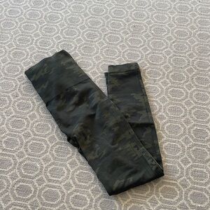 Spanx Look At Me Now Camo leggings size S